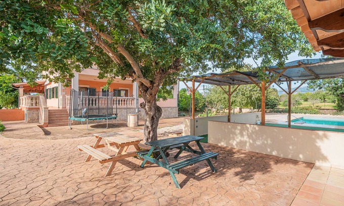 Es Garrovers Casa | Holiday Home Casa Estilo Mallorquín with Mountain View & Pool