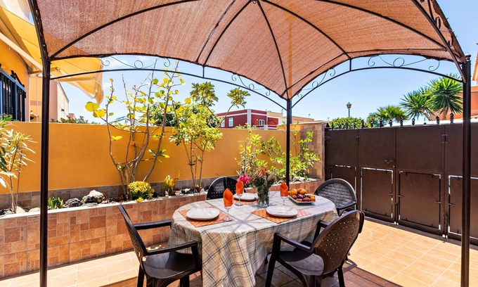 Las Rosas Casa | Casa de vacaciones "Casa Golfin" con vistas al jardin, Wi-Fi y terraza