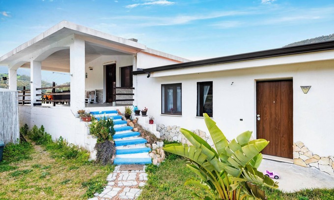 Cardedu Casa | Casa de vacaciones 'Casa I Ginepri' con vistas a la montaña, jardín y Wi-Fi