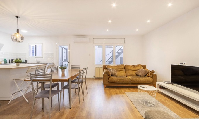 Almacelles Casa | Casa de vacaciones 'Casa Olegari' con terraza privada, Wi-Fi y aire acondicionado
