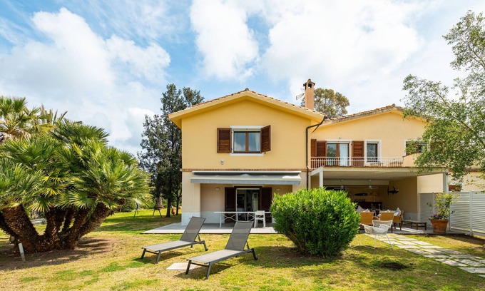Pula Casa | Casa de vacaciones 'Casa Peppina Sulla Spiaggia' con terraza privada, Wi-Fi y aire acondicionado