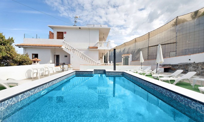 Tijarafe Casa | Casa de vacaciones 'Casa Punta Del Sol Atico' con vistas al mar, piscina compartida y Wi-Fi