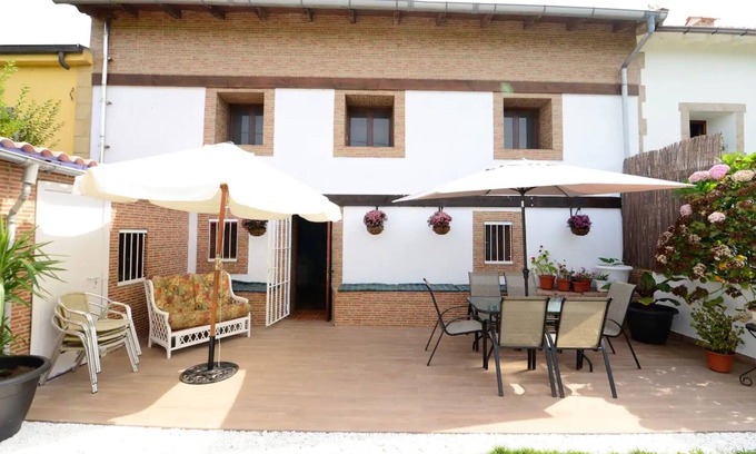 Castillo Siete Villas Casa | Holiday Home 'Casa Rural Cerca A Playas' with Private Pool, Private Terrace and Wi-Fi