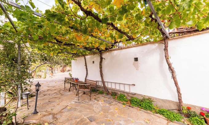 Laroya Casa | Casa de vacaciones 'Casa Rural Museo' con vistas a la montaña, piscina compartida y Wi-Fi
