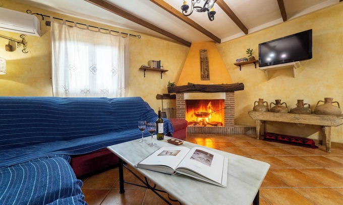Laroya Casa | Casa de vacaciones 'Casa Rural Matasiete' con vistas a la montaña, piscina compartida y Wi-Fi