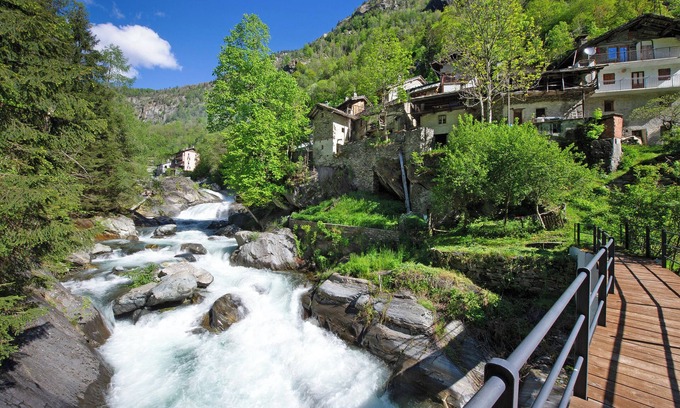 Pontboset Casa | Casa de vacaciones 'Casa Savin' con vistas a la montaña, jardín privado y balcón
