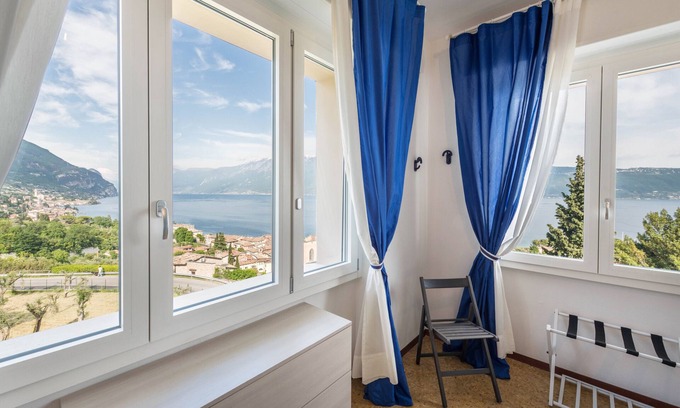 Villavetro Casa | Holiday Home 'Casa Vacanze Gran Panorama' with Lake View, Private Terrace and Wi-Fi