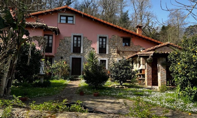 Mestas Casa | Casa de vacaciones 'Caseron De Pontigu' con vistas a la montaña, terraza privada y Wi-Fi