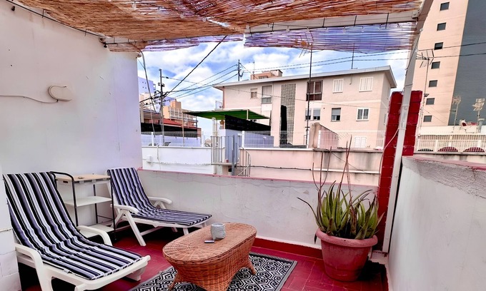 Grao de Gandia Casa | Casa de vacaciones 'Casita Gandia Playa' con terraza privada y aire acondicionado