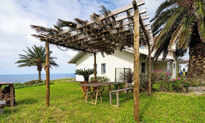 Achadinha Casa | Casa de vacaciones 'Casinha Do Monte' con vistas al mar, jardín compartido y Wi-Fi