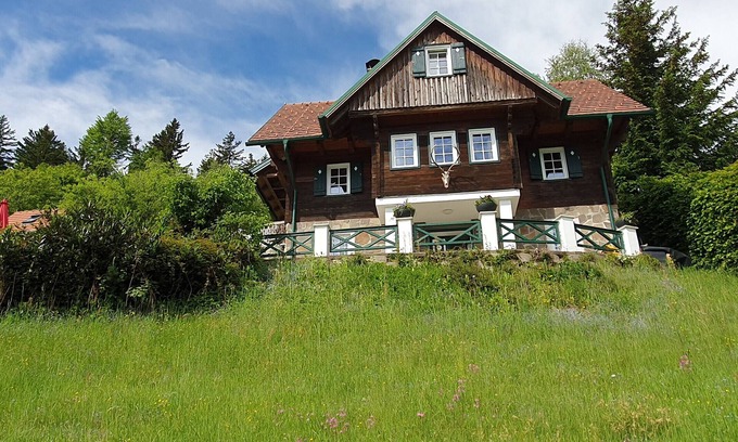 Eibiswald Casa | Casa de vacaciones 'Chalet St Lorenzen' con vistas a la montaña, terraza privada y Wi-Fi