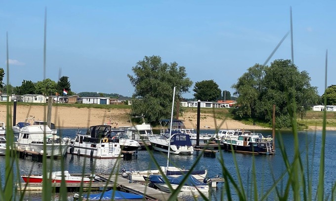 Lathum Chalet De Esquí | Holiday home chalet on the lake in Holland Lathum Park Rhederlaagse Meren on the IJssel