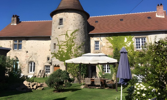 Le Grand-Bourg Casa | Holiday Home 'Chez Poton' with Private Terrace, Private Garden and Wi-Fi