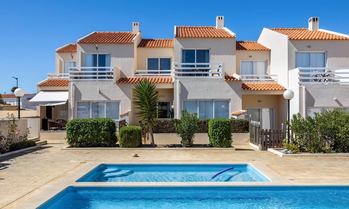 Sagres Casa | Casa de vacaciones "Chiringuito House - Suites" con piscina, jardín, terraza y Wi-Fi