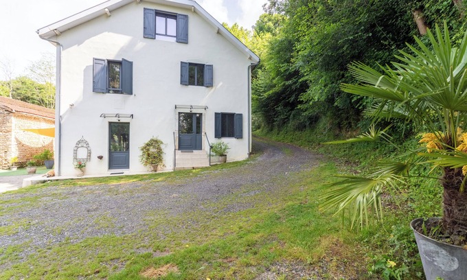 Monein Casa | Casa de vacaciones 'Cholena - Domaine Helaku' con terraza compartida, jardín compartido y Wi-Fi