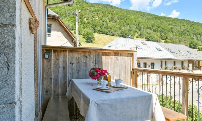 Aillon-le-Jerune Casa | Casa de vacaciones 'Ciméléon Haut' con vistas a la montaña, jardín privado y Wi-Fi