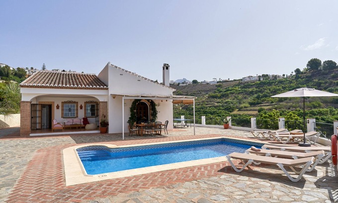 Frigiliana Casa | Casa de vacaciones 'Cortijo Los Ángeles Morea' con vistas al mar, Wi-Fi y aire acondicionado