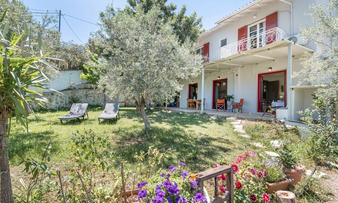 Katouna Casa | Casa de vacaciones 'Cozy 2-bdrm-house with Garden' con jardín privado, Wi-Fi y aire acondicionado.