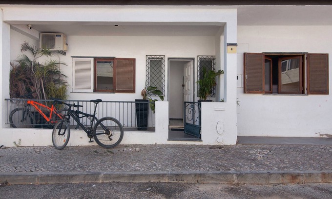 Faro Casa | Casa Vacacional 'Crt' con Terraza Privada y Wi-Fi