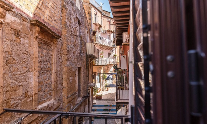 Agrigento Casa | Casa de vacaciones 'Cumellart 1' con terraza privada, Wi-Fi y aire acondicionado
