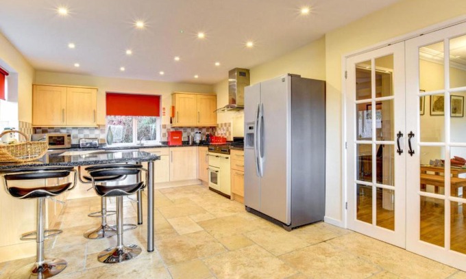 Nantgarw Casa | Holiday Home Cwm Tawel