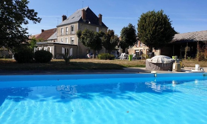 Bussiere-Dunoise Casa | Casa de vacaciones 'Domaine De La Caure' con piscina compartida, Wi-Fi y aire acondicionado
