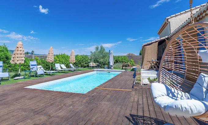 Montelimar Casa | Casa de vacaciones 'Dans La Drôme' con vistas a la montaña, piscina privada y Wi-Fi