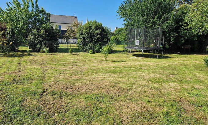 Sevignac Casa | Casa Vacacional 'De L'enclume' con Jardín Privado, Balcón y Wi-Fi