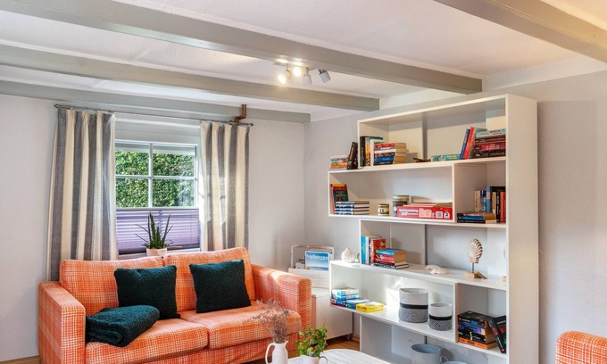 Dornum Casa | Holiday Home 'Deichperle Tini' with Shared Terrace and Wi-Fi