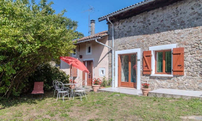 Saint-Mathieu Casa | Holiday Home 'Des Tilleuls' with Private Garden