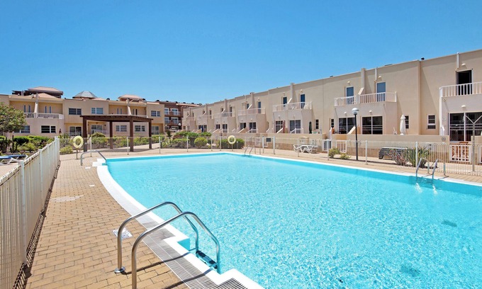 Caleta de Fuste Apartamento | Casa vacacional 'Duplex Amuley Mar' con terraza privada, piscina y Wi-Fi