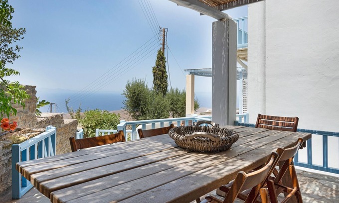 Ioulida Casa | Casa de vacaciones 'Efrossyni House' con vistas al mar, jardín privado y Wi-Fi