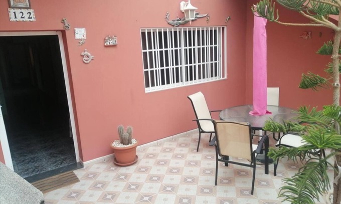 Playa de Arinaga Casa | Casa de vacaciones "El Girasol" con terraza, barbacoa y Wi-Fi