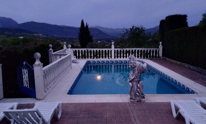 Prado del Rey Casa | Casa de vacaciones El Parque de Isabel con vistas a la montaña, piscina, jardín y Wi-Fi