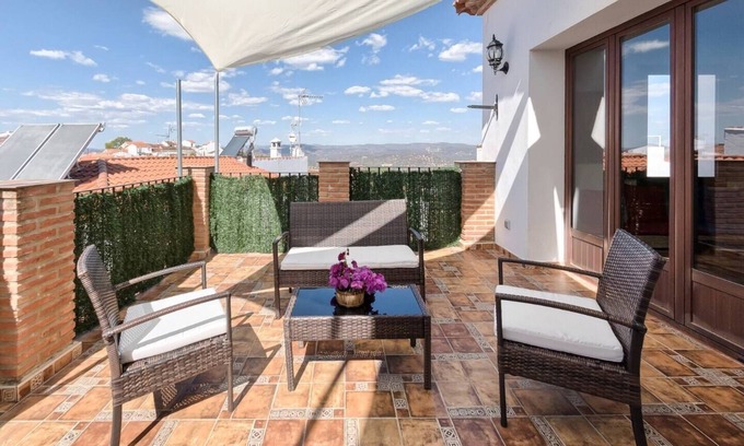 Zufre Casa | Casa de vacaciones 'El Paladin' con vistas a la montaña, terraza privada y balcón