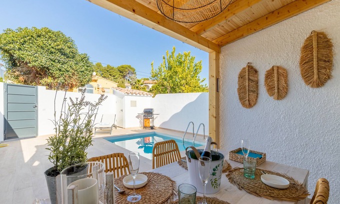 Moraira Casa | Casa de vacaciones "El Pinito Moraira" con terrazas privadas, piscina privada y Wi-Fi
