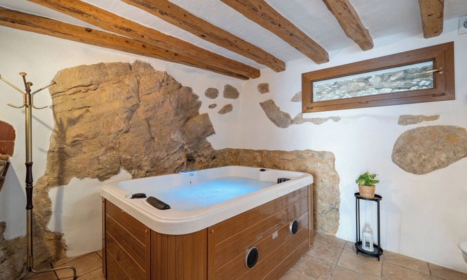 Tivissa Casa | Casa de vacaciones 'El Racó De Les Escales' con balcón, Wi-Fi y aire acondicionado