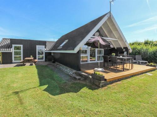 Tørresø Casa | Holiday Home Elbert - 100m from the sea by Interhome