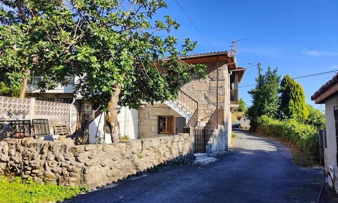 Ramil Apartamento | Casa de vacaciones Elena - con vistas a la montaña, jardín privado y Wi-Fi