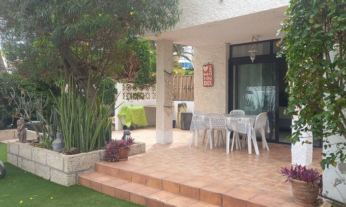 El Madronal Apartamento | Vivienda Vacacional con Jardín y terraza privados cerca de la Playa