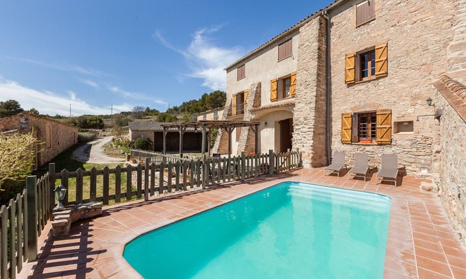 Sant Marti de Tous Casa | Casa de vacaciones 'El Cup' con vistas a la montaña, piscina compartida y Wi-Fi
