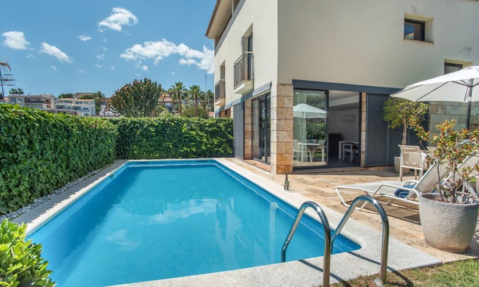 Vallpineda Casa | Casa de vacaciones 'Sunny House' con vistas al mar, Wi-Fi y aire acondicionado