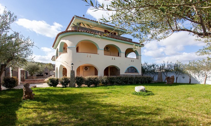 Monte Longu Casa | Casa de vacaciones "Villa familiar Monte Longu" con Wi-Fi, terraza y aire acondicionado