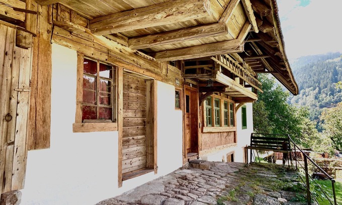 Elzach Casa | Holiday Home 'Ferienhaus Hederle' with Mountain View, Private Terrace and Wi-Fi