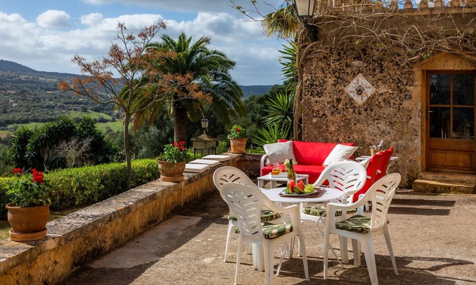 Petra Casa | Casa de vacaciones 'Finca Ses Coves' con vistas a la montaña, terraza privada y Wi-Fi