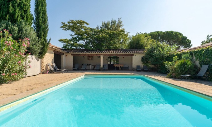 Camaret-sur-Aigues Villa | Casa de vacaciones 'Le Gîte De Tante Berthe' con vistas a la montaña, piscina privada y Wi-Fi