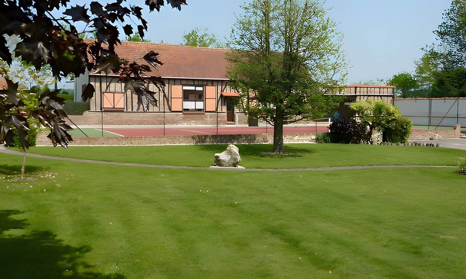 Domart-en-Ponthieu Casa | Holiday Home 'Domaine De L'olympe' with Wi-Fi