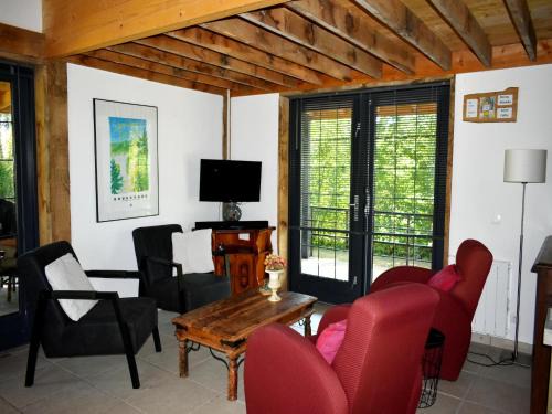 Saint-Honore-les-Bains Casa | Holiday Home in Saint-Honore near Gorges