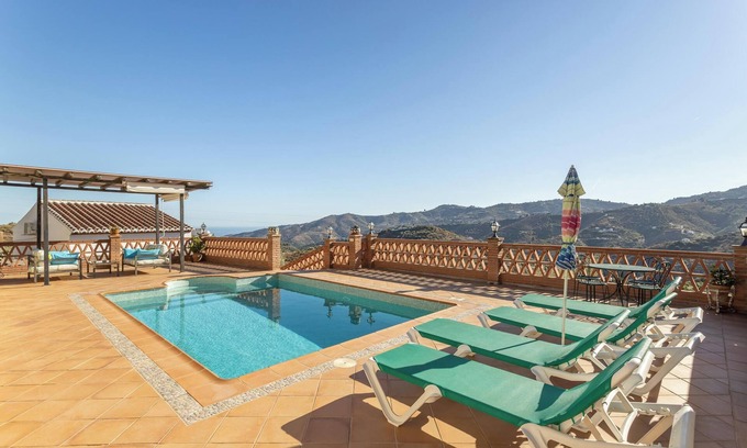 Frigiliana Casa | Casa de vacaciones "Casita de campo Fuente Luz" con vistas a la montaña, terraza y jardín