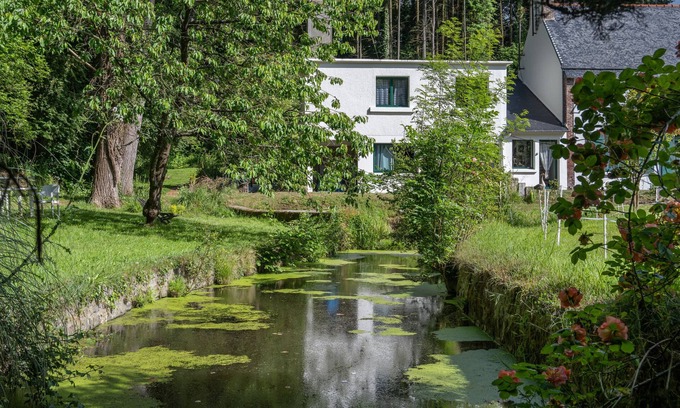 Plelo Casa | Casa de vacaciones 'Gîte Entre Forêt Et Rivière' con terraza privada, jardín privado y Wi-Fi
